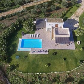 4  bedroom villa with pool, Scopello, sleeps 8